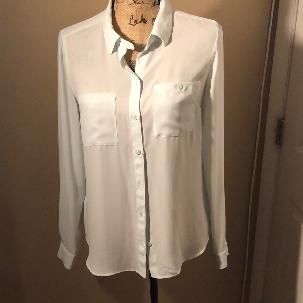 Ann Taylor loft button up shirt. Size S.